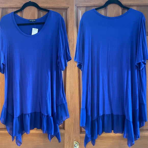 cha cha vente Tops - Beautiful Blue Woman’s Plus 3X Cha Cha Vente Shark Bite Hem Short Sleeve Top NWT